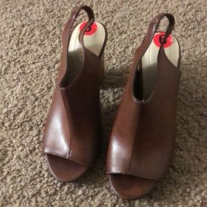 Sling back block heel size 6